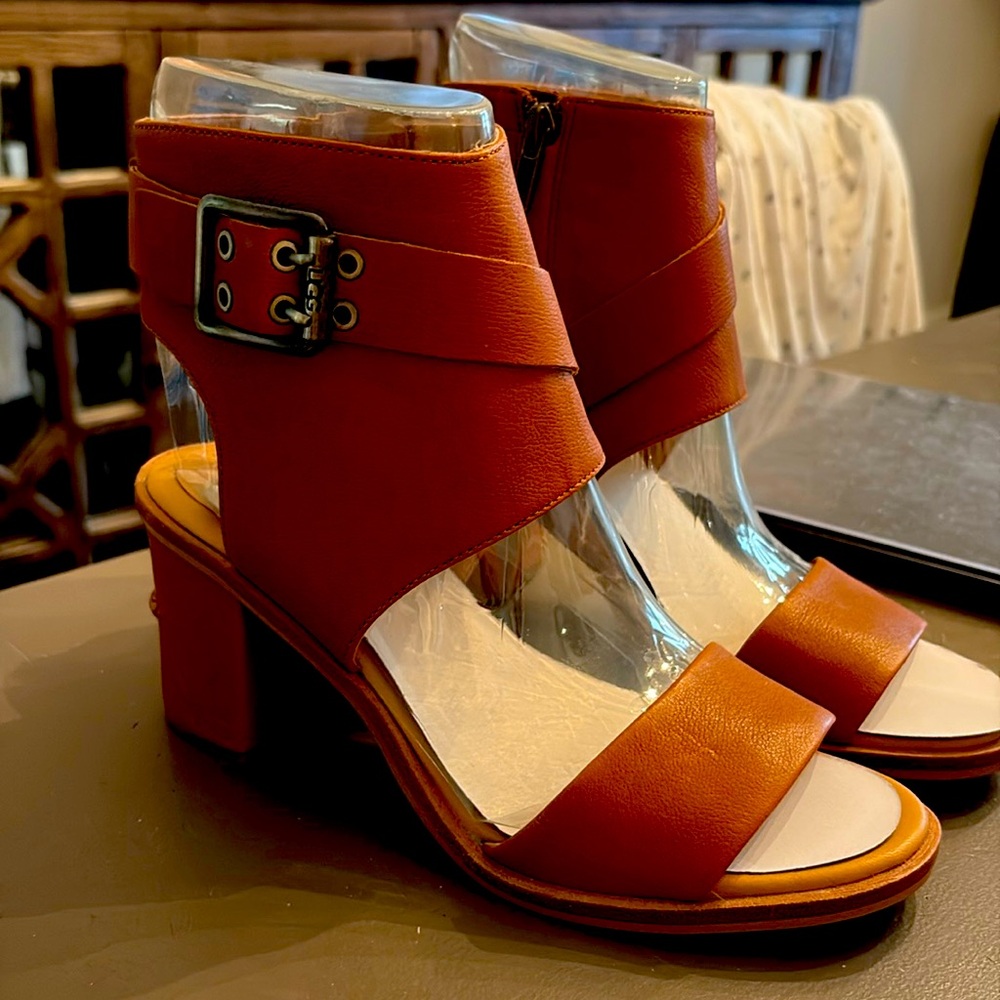 Brand new Ugg heeled sandals